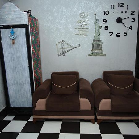 Hostel California Μπατούμι Εξωτερικό φωτογραφία