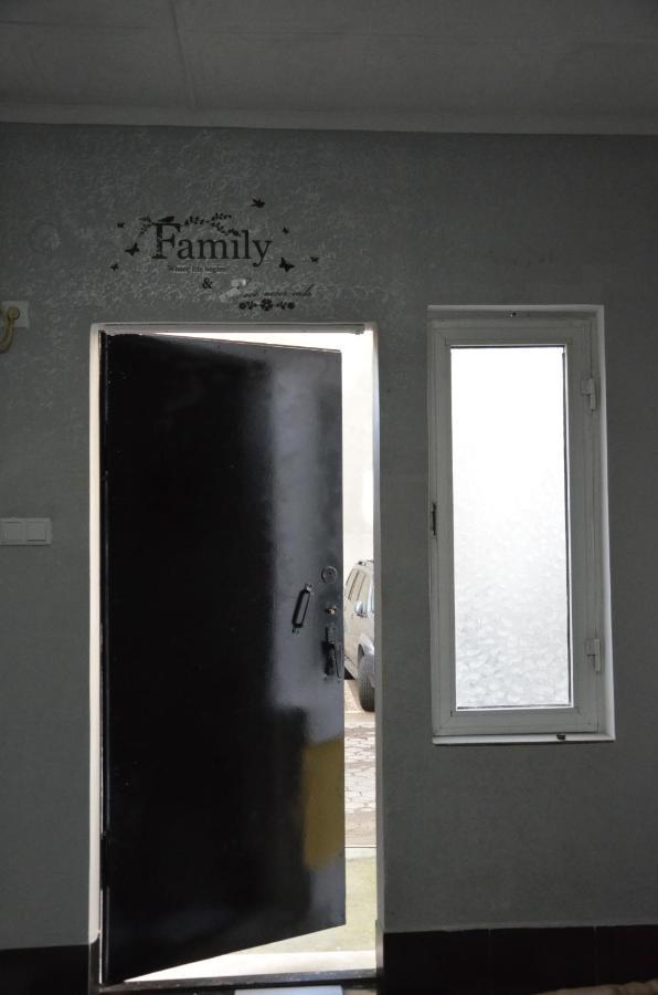 Hostel California Μπατούμι Εξωτερικό φωτογραφία