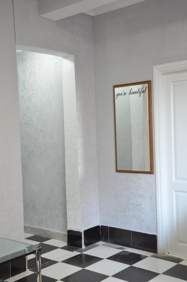 Hostel California Μπατούμι Εξωτερικό φωτογραφία