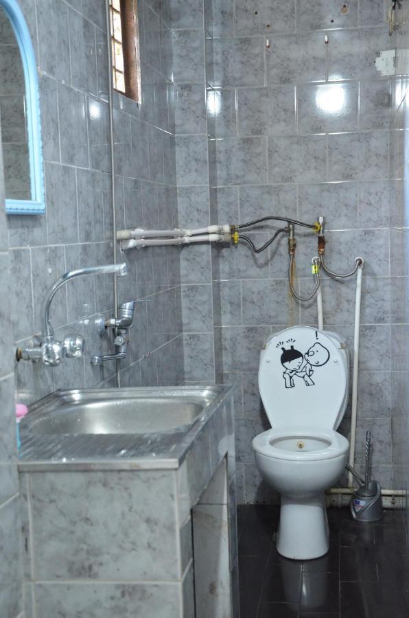 Hostel California Μπατούμι Εξωτερικό φωτογραφία
