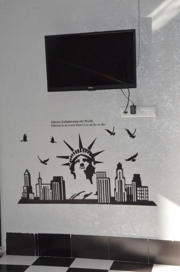 Hostel California Μπατούμι Εξωτερικό φωτογραφία