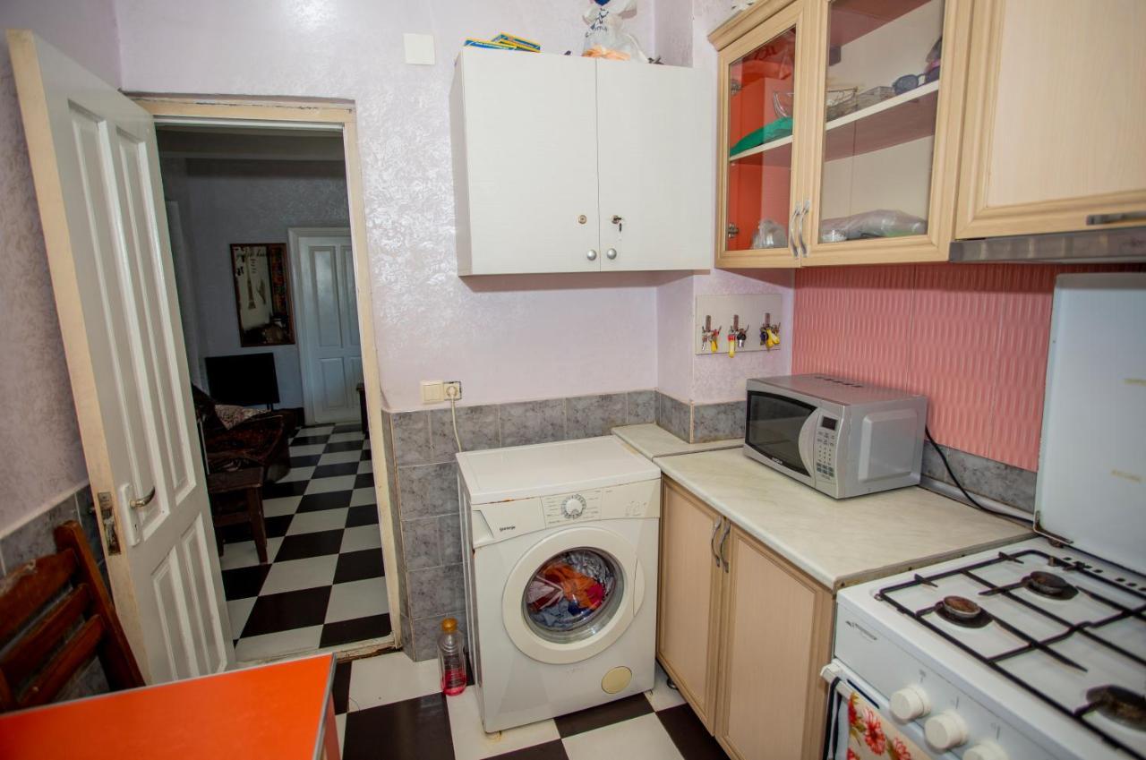 Hostel California Μπατούμι Εξωτερικό φωτογραφία
