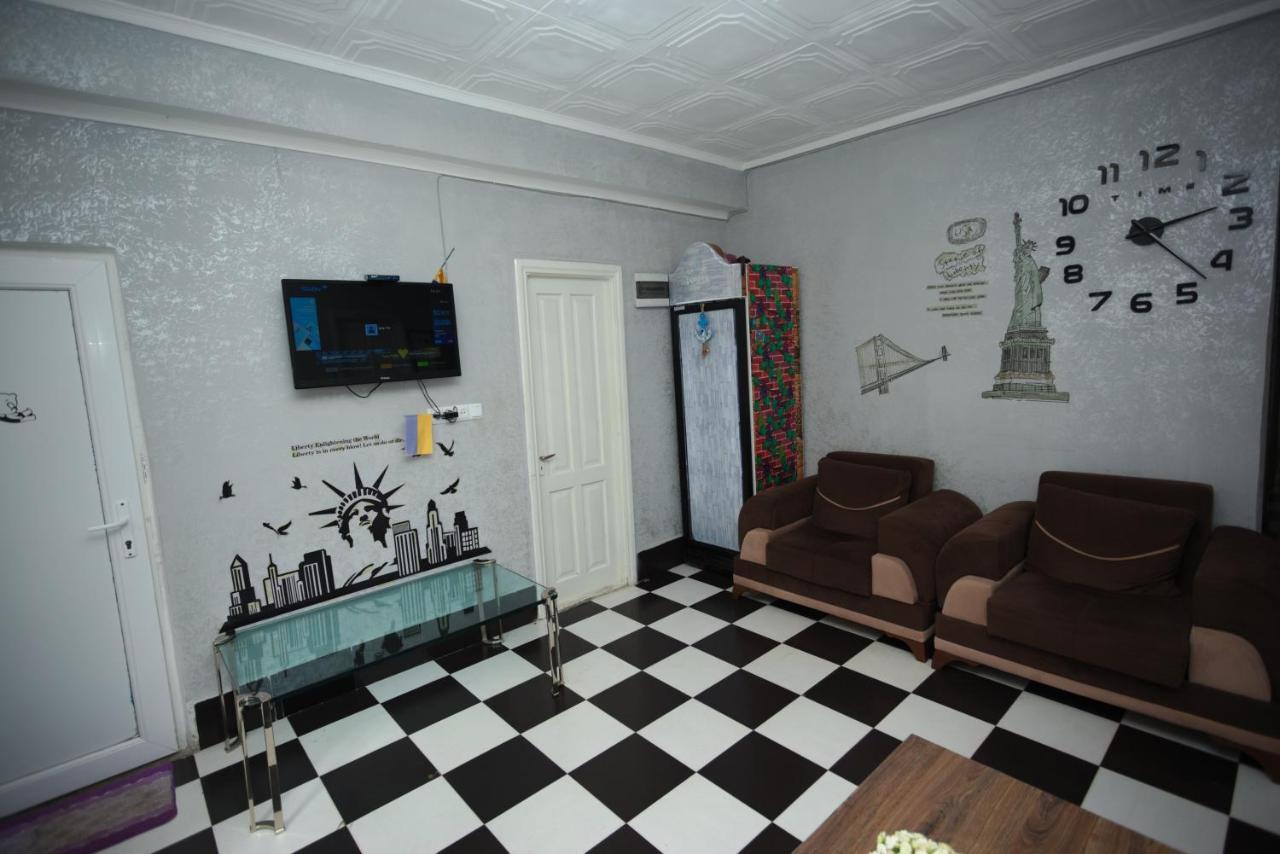 Hostel California Μπατούμι Εξωτερικό φωτογραφία
