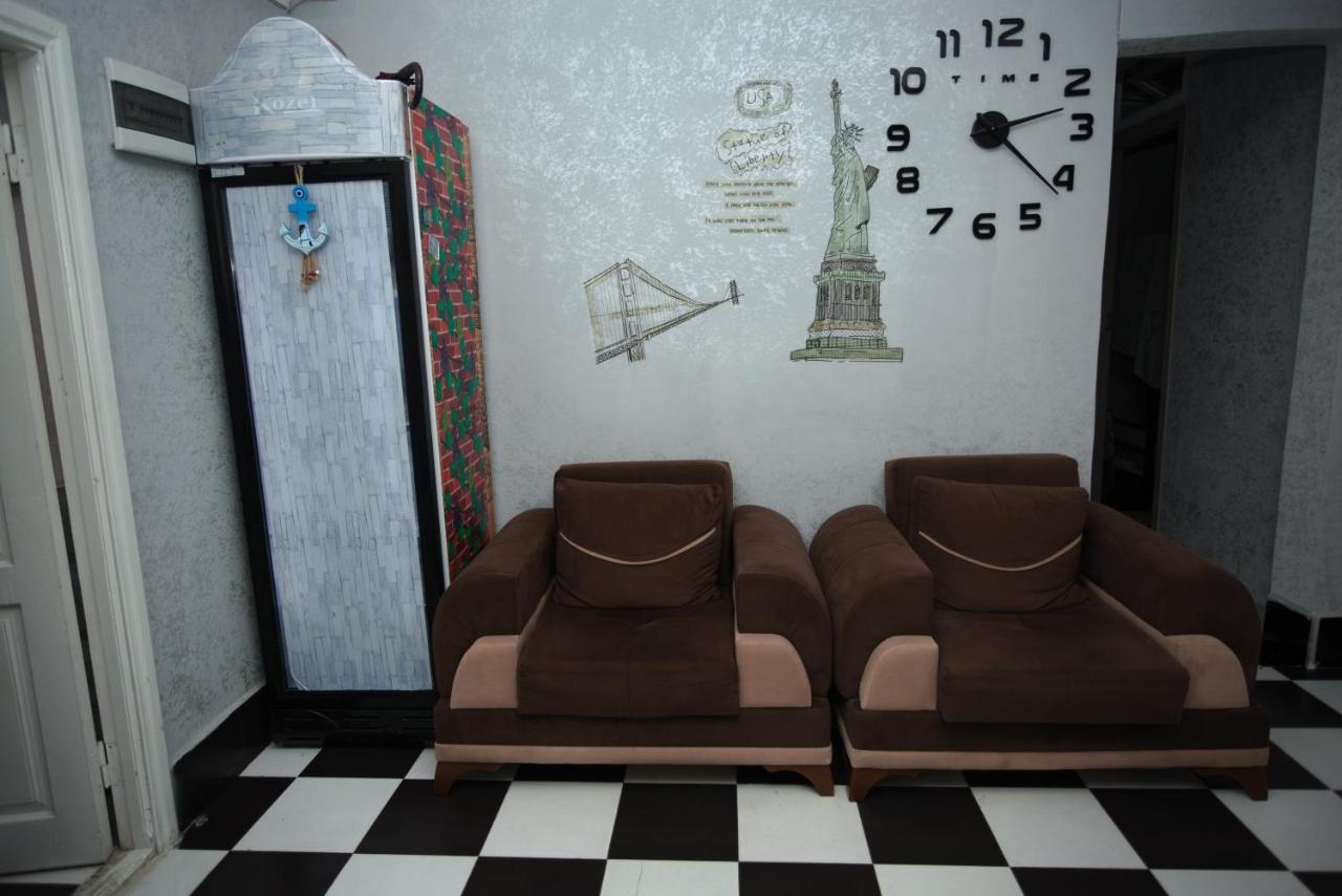Hostel California Μπατούμι Εξωτερικό φωτογραφία