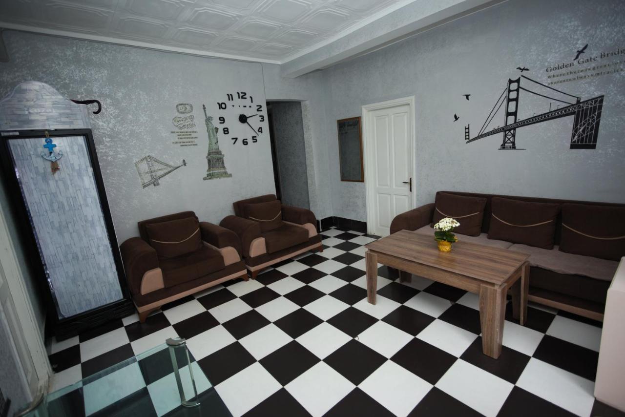 Hostel California Μπατούμι Εξωτερικό φωτογραφία